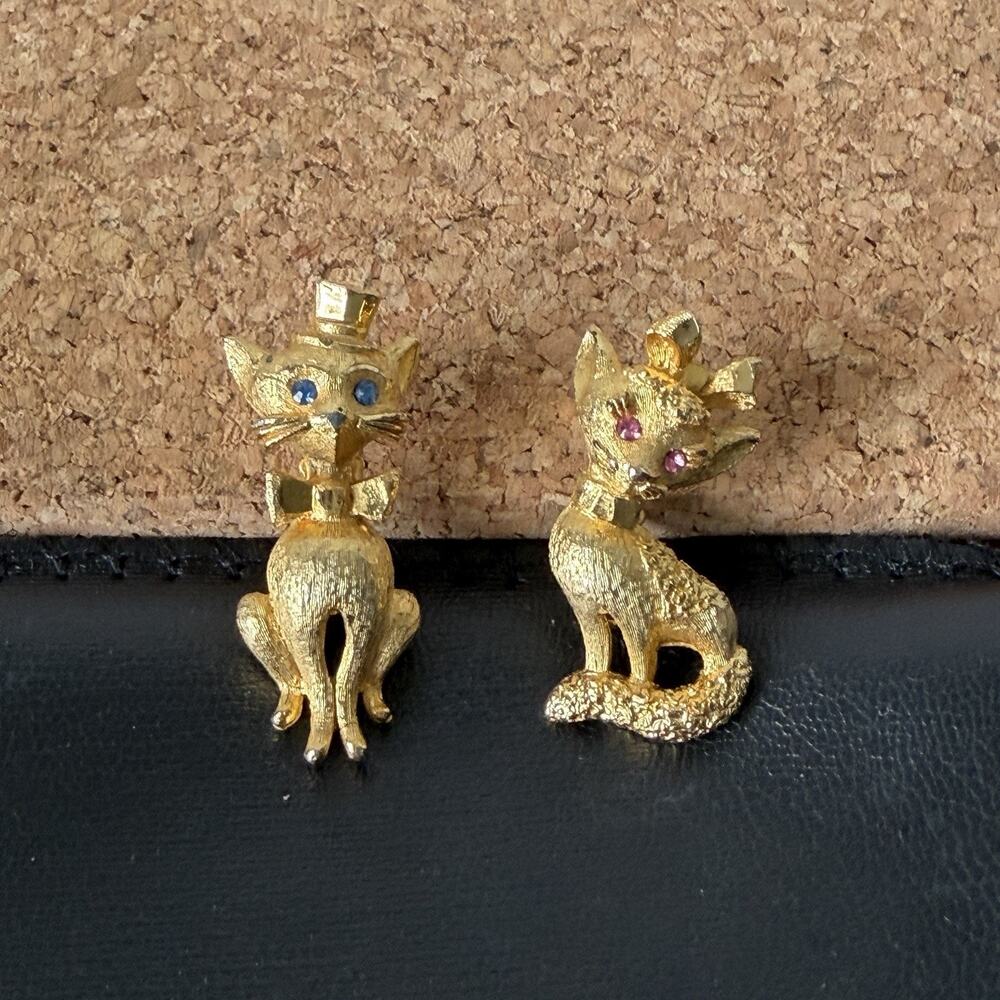 Mamselle Couple Cats With Rhinestone In Eyes brooch Marked, classic, cat lovers